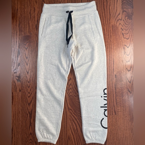 NEW Calvin Klein Women’s Sweatshirt and Sweatpants Set, Greyish/ Sand, Size S - Picture 5 of 8
